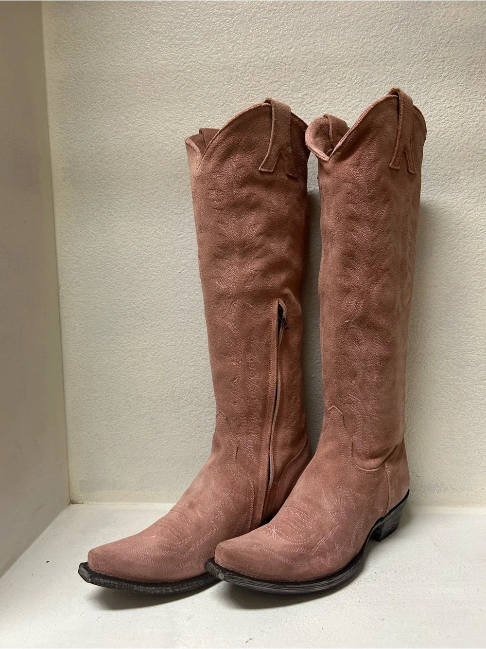Old Gringo Mayra Pink Suede Boot 9B. NEW